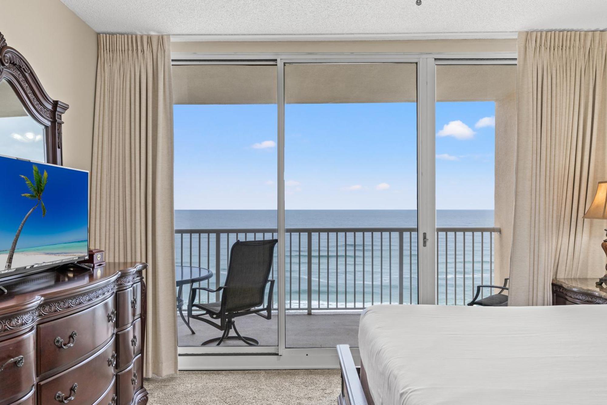 Official Majestic Beach Resort - Over 60 Units - All Ocean Front, Panama City Beach, Fl Room photo