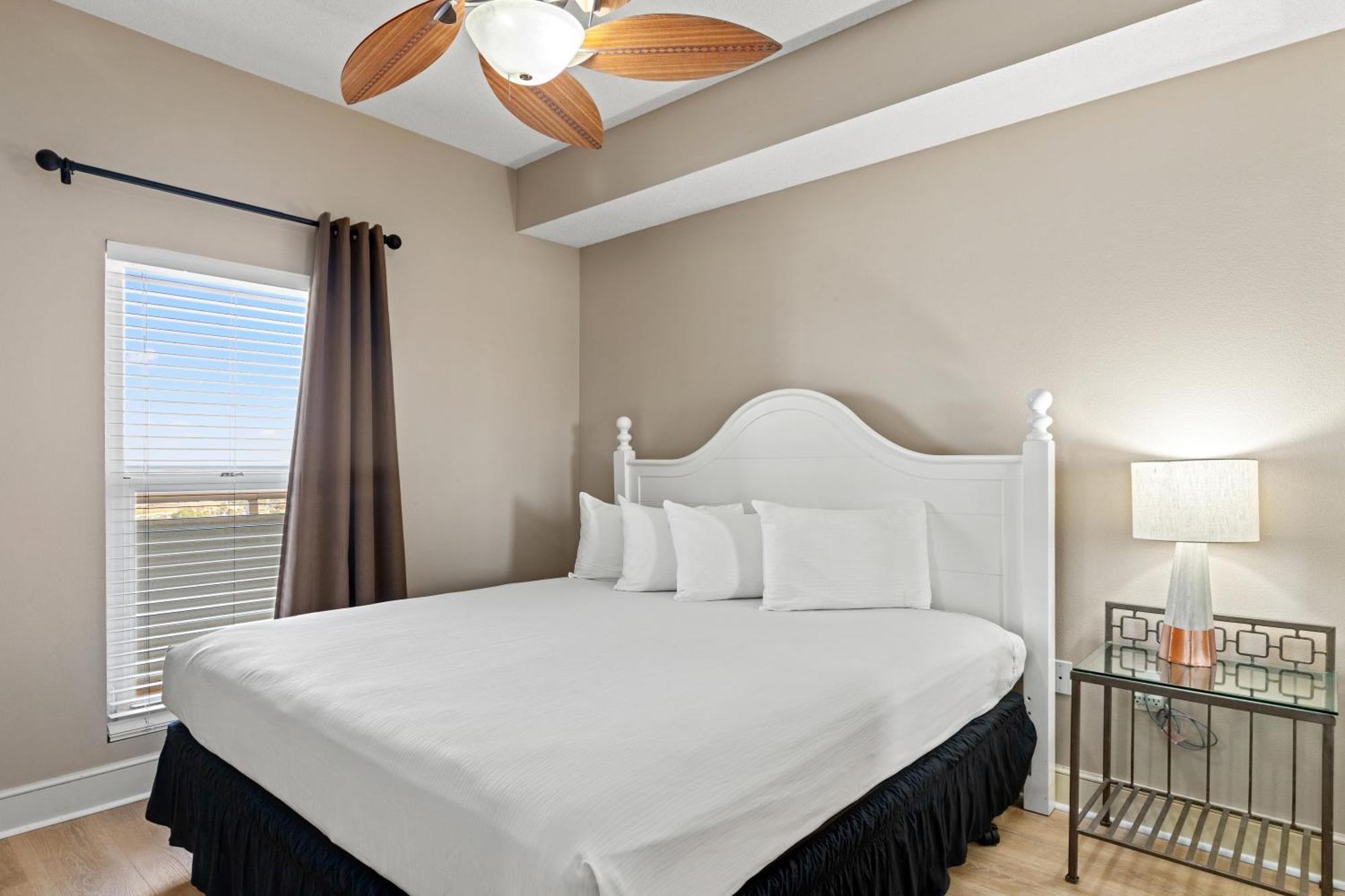 Official Majestic Beach Resort - Over 60 Units - All Ocean Front, Panama City Beach, Fl Room photo