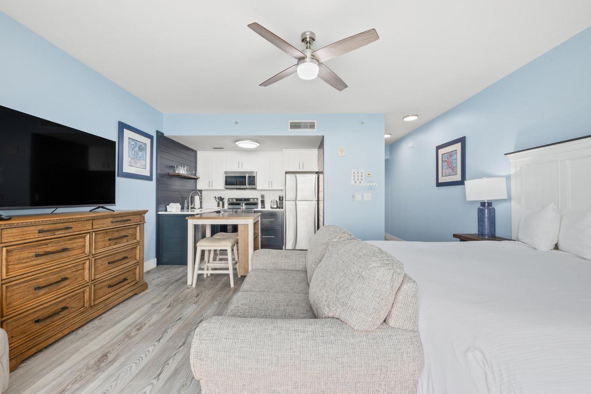 Official Majestic Beach Resort - Over 60 Units - All Ocean Front, Panama City Beach, Fl Room photo